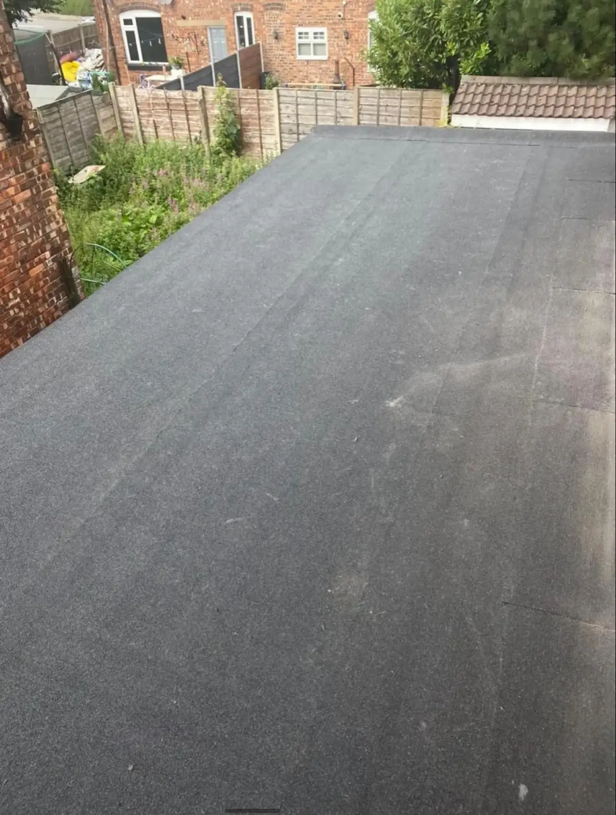 A flat roof, deck to finish: finished
